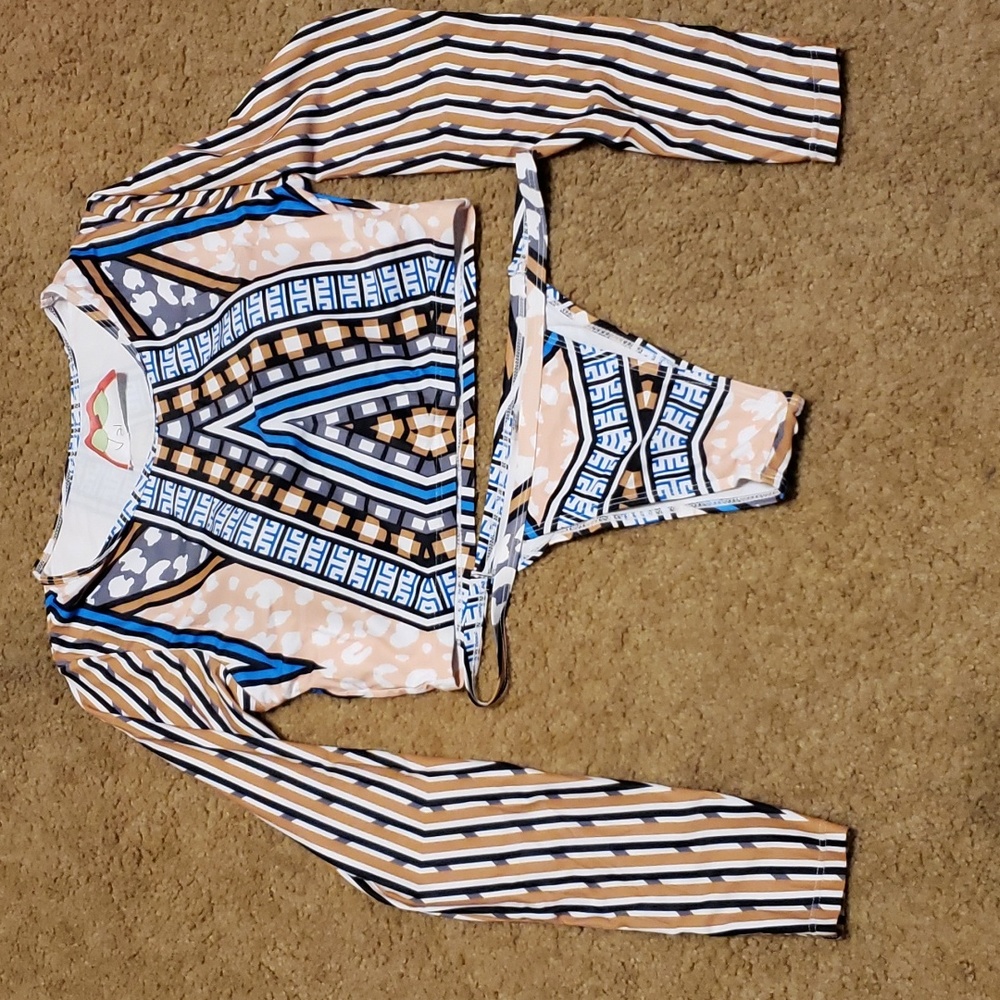 Bathing suit w/string bikini bottom & long sleeve top w/bra.  NWOT. Tote 6